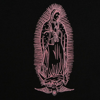 Détail de l’illustration avant de la Vierge sur le t-shirt Santa Maria noir
