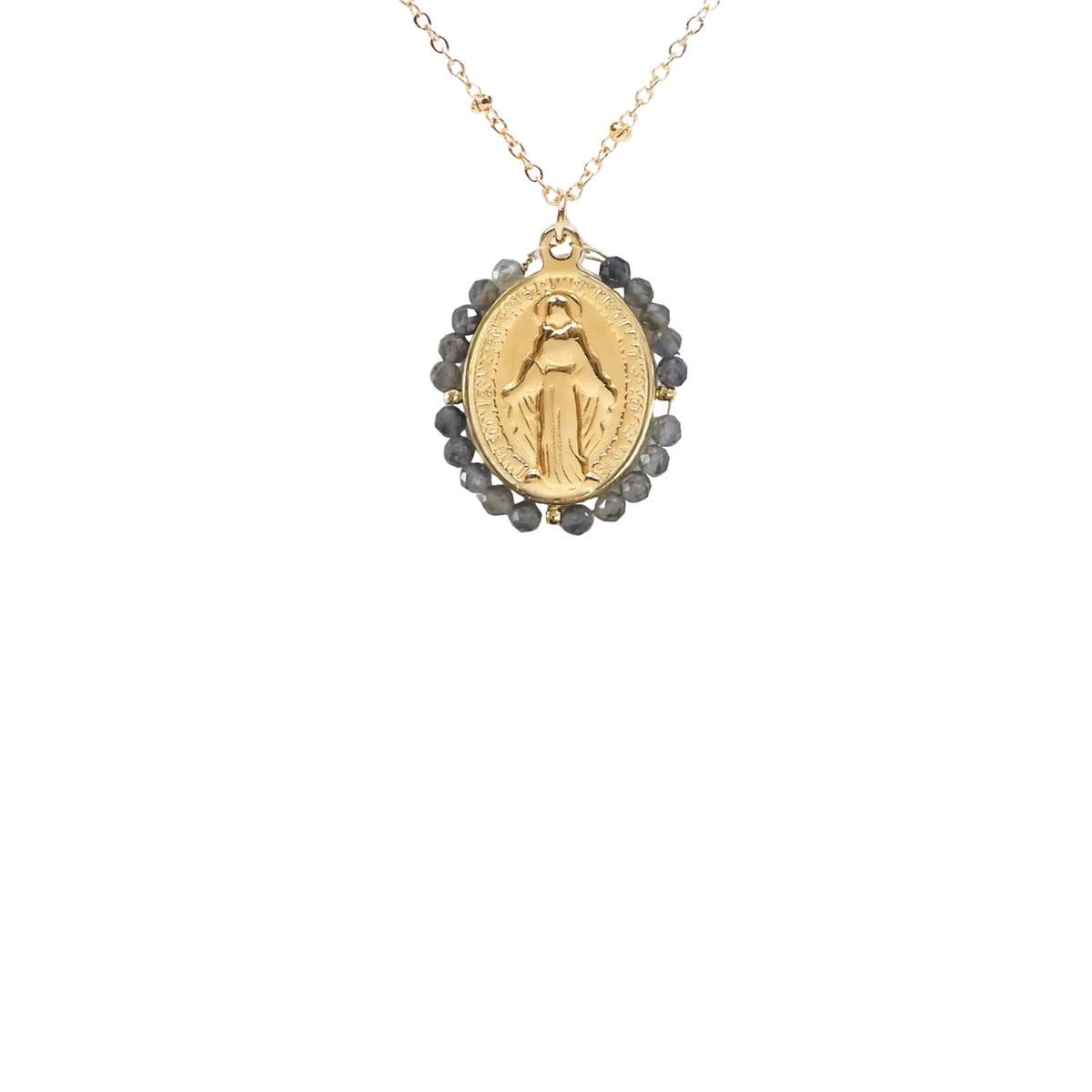 Détail médaille miraculeuse grise avec pierres naturelles collier en acier inoxydable sans nickel