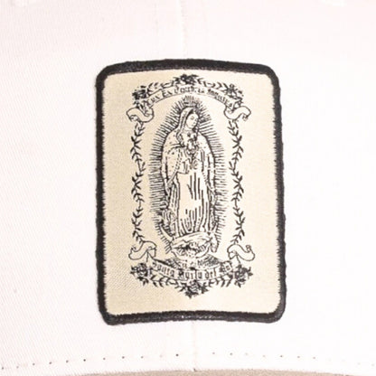 Détail du patch Santa Maria sur la casquette