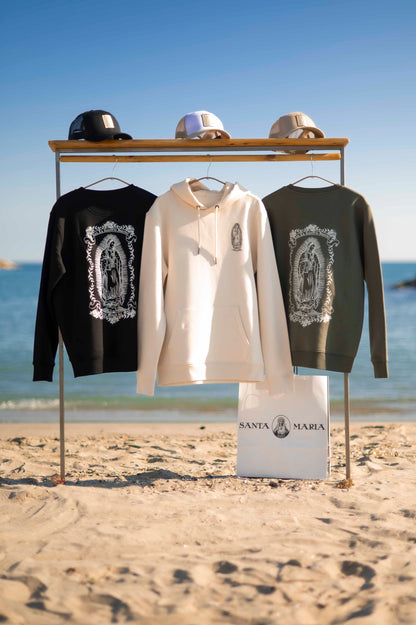 Pulls & casquettes Santa Maria sur la plage des Saintes Maries de la mer boutique proche des plages
