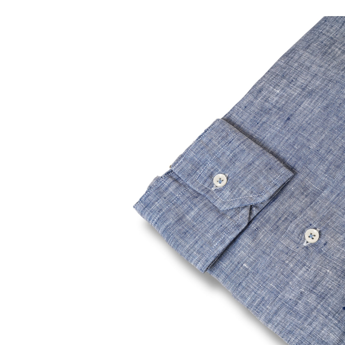 Détail boutonné la chemise en lin Santa Maria bleue
