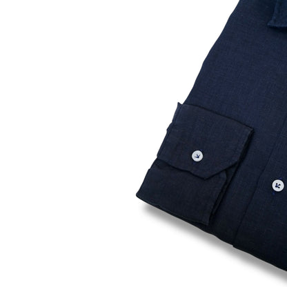 Détail boutons de la chemise en lin Santa Maria bleu marine
