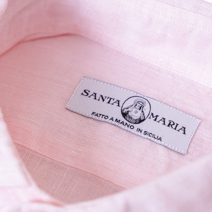 Étiquette intérieure Santa Maria sur chemise en lin confectionnée en Sicile
