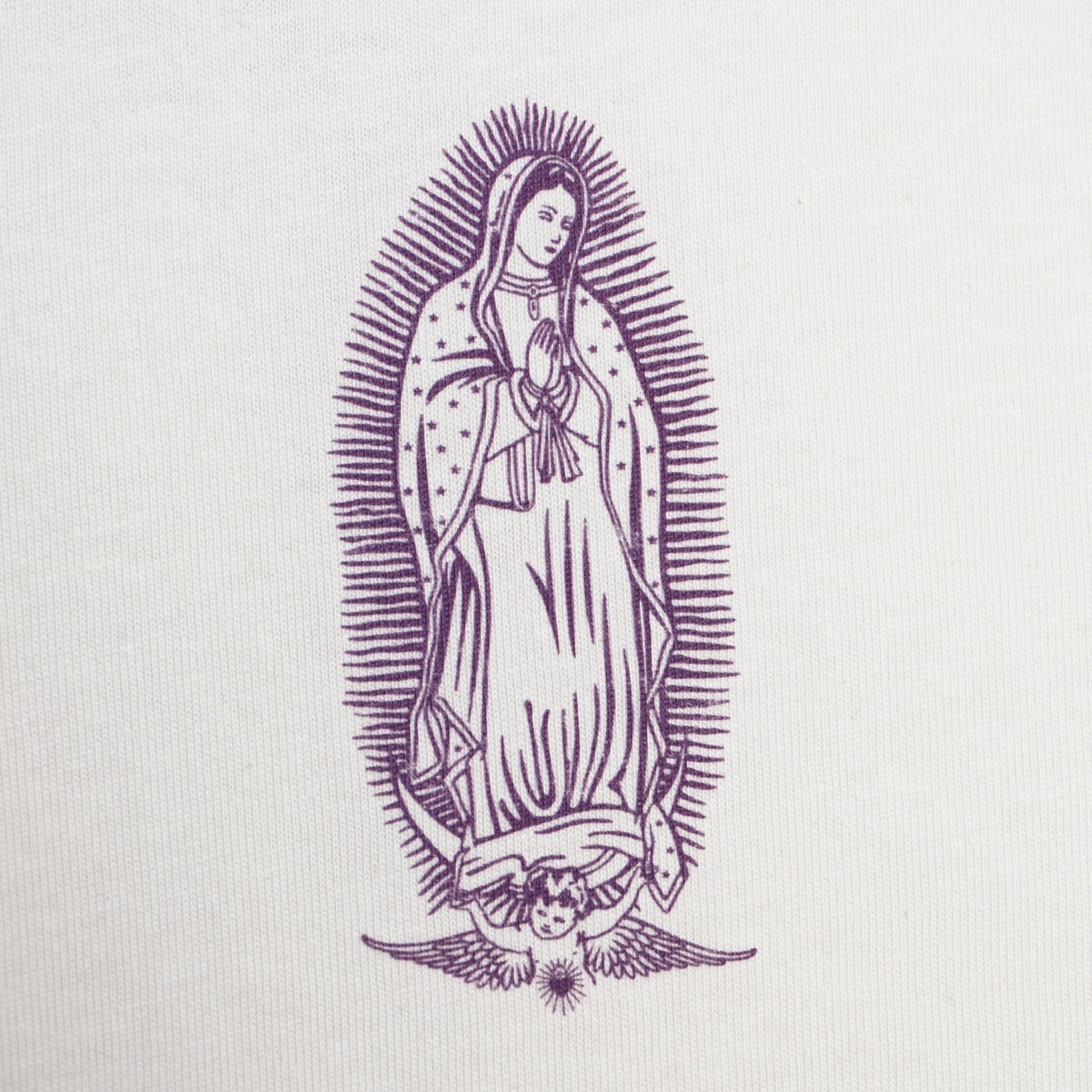 Détail de l’illustration violette de la Vierge sur le t-shirt Santa Maria face avant