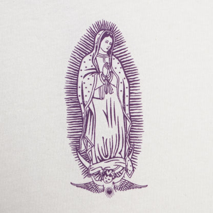 Détail de l’illustration violette de la Vierge sur le t-shirt Santa Maria face avant