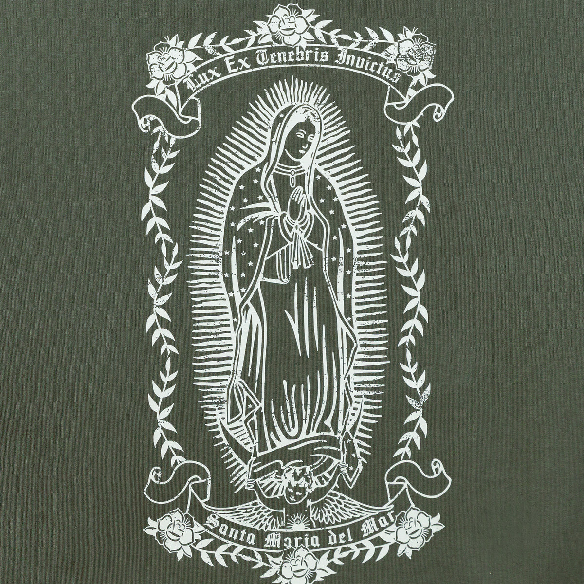 Détail imprimé Santa Maria blanc sur sweat vert en coton bio