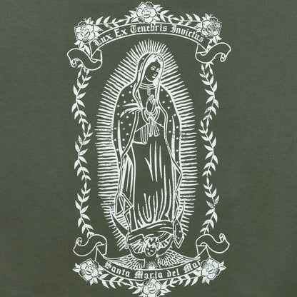 Détail imprimé Santa Maria blanc sur sweat vert en coton bio