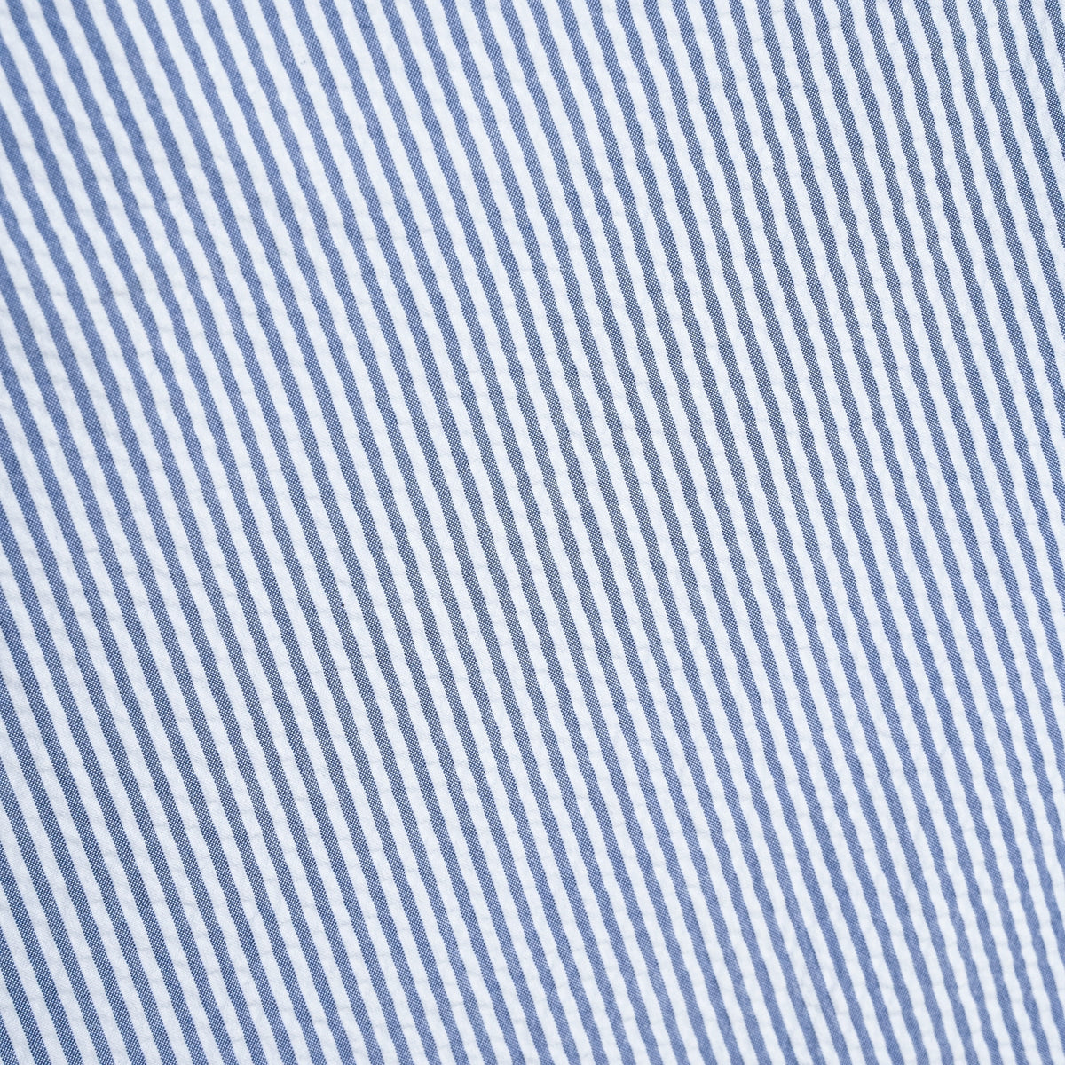 detail tissu seersucker rayures bleu coton bio texture respirante pantalon ete homme